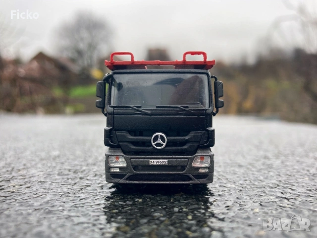 Mercedes Actros 1836 MP3 Kassbohrer Herpa 1:87 Автовоз, снимка 2 - Колекции - 53012962