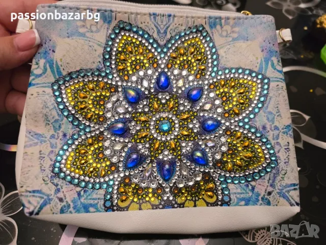 Диамантена чанта, снимка 4 - Чанти - 49539606