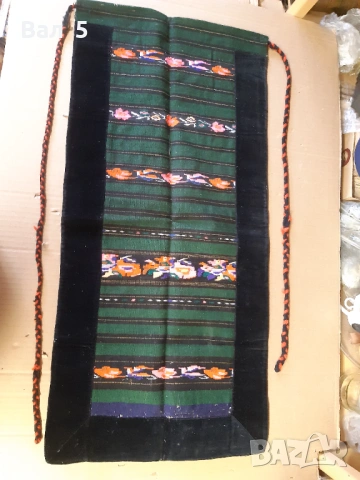 Автентична тъкана вълнена престилка , носия