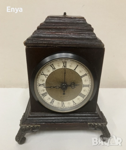 Стар часовник в дървен корпус - тип "каминен"