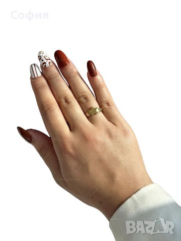 Златист дамски пръстен от медицинска стомана с изискана декорация звезда и блестящи камъни, снимка 2 - Пръстени - 45454889