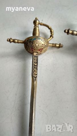 Toledo сувенир, рицарски герб с подвижни , метални шпаги . , снимка 8 - Колекции - 45731633