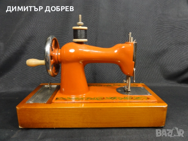 СТАРА РЕТРО СОЦ СССР МЕХАНИЧНА ИГРАЧКА ШЕВНА МАШИНА, снимка 3 - Антикварни и старинни предмети - 51583627