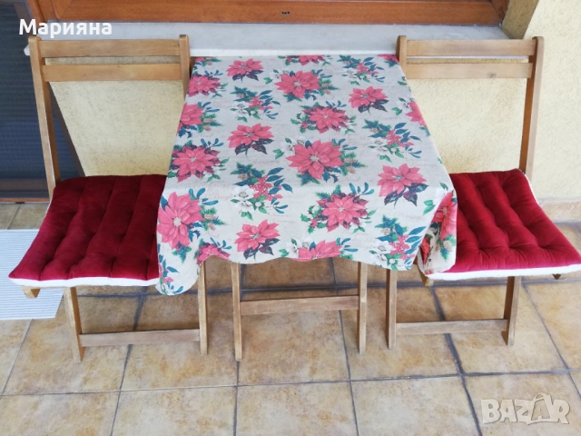 Възглавници за стол червени и покривка