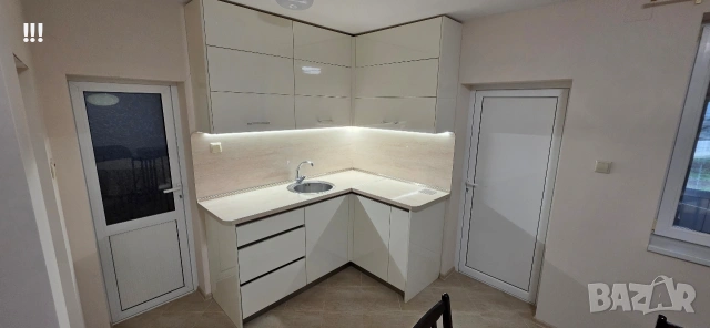 Масивна къща 250 кв.м. с двор, снимка 8 - Къщи - 51899147