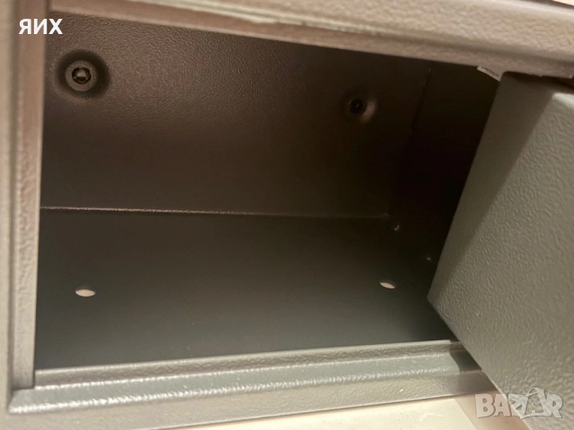 Метална каса , снимка 2 - Сейфове и каси - 53748814