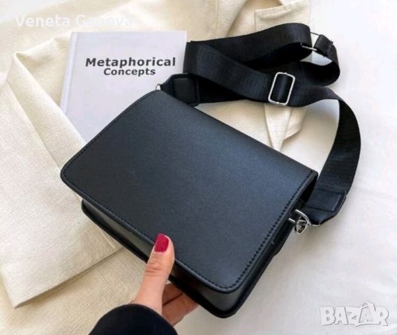Стилна черна чантичка през рамо, снимка 4 - Чанти - 45556166