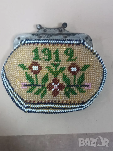 Старо портмоне от мъниста