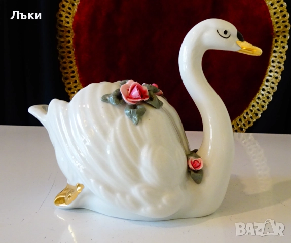 Фигура,ваза Лебед дрезденски порцелан,рози. , снимка 2 - Статуетки - 52171477