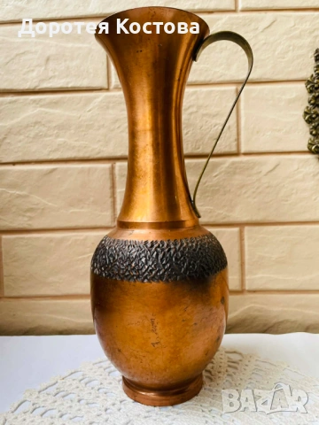Красива медна ваза от Англия с дръжка от месинг