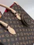 Дамска чанта Louis Vuitton, снимка 3