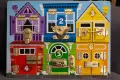 Дървена дъска с ключалки Melissa and Doug, снимка 1