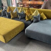 Дизайнерски диван и табуретка, снимка 1 - Дивани и мека мебел - 45710510