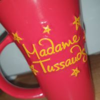 Сувенирна чаша Madame Tussauds, снимка 1 - Чаши - 45510052