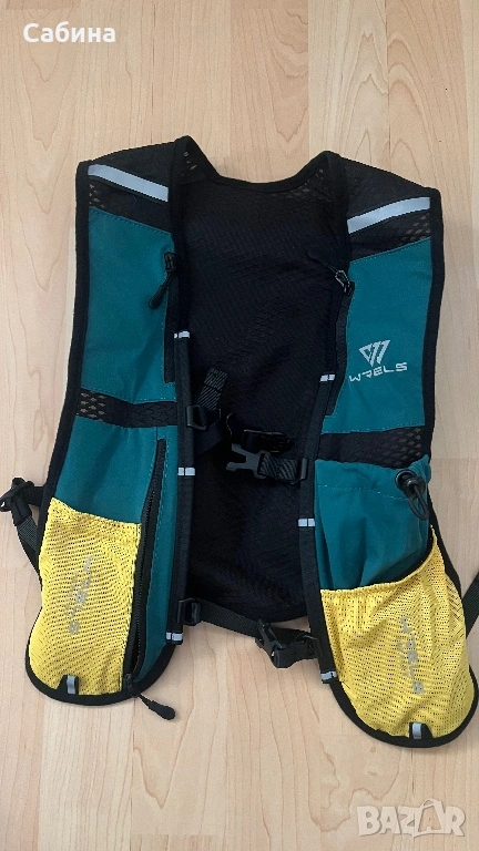 Нова жилетка за бягане и 2 меки бутилки, снимка 1