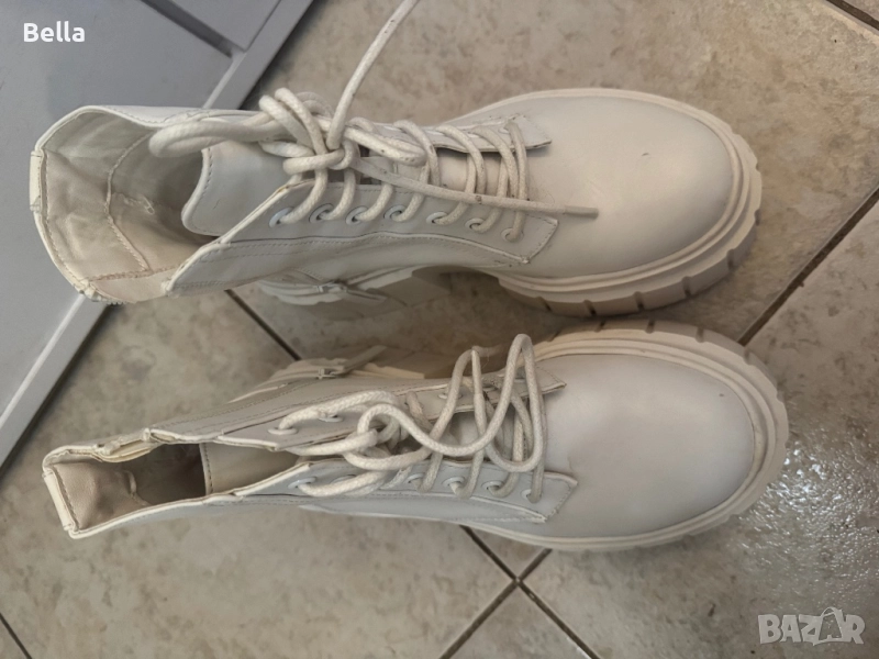 Бели боти, снимка 1