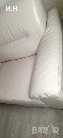 Заглавие: Луксозен италиански диван NATUZZI – Естествена дебела кожа (Като нов), снимка 9 - Дивани и мека мебел - 53898669