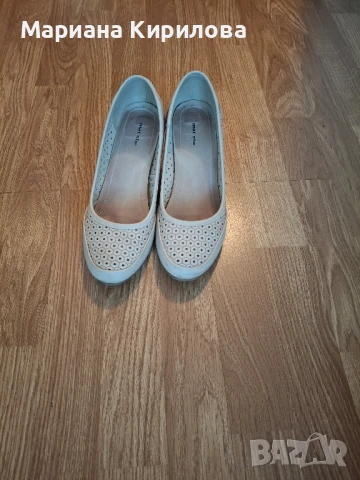 Затворени перфориранни бежово обувки , снимка 2 - Дамски ежедневни обувки - 50744471