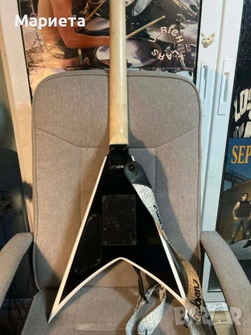 Електрическа Китара Jackson JS32 King V AH Black with White Bevels, снимка 6 - Китари - 54090249