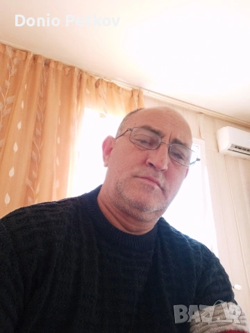 търся си работа като мотокарист и шофиор Б категория И пазач или портиер или охранител пазачи 