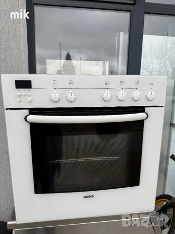 Бяла фурна за вграждане с плот Bosch Като нова
