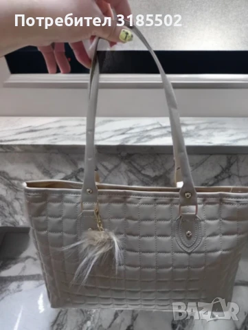 Дамска кожена чанта с пухче, снимка 7 - Чанти - 50852334