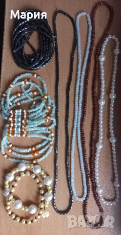 Гривни, нанизи, брошка, фиби