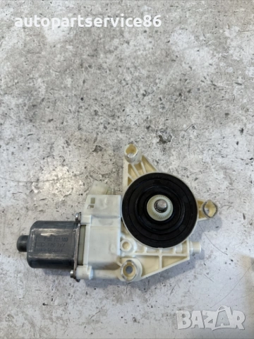 Мотор за стъкло предна лява врата за Mercedes W212 2.2 CDI (2012) 0130822503