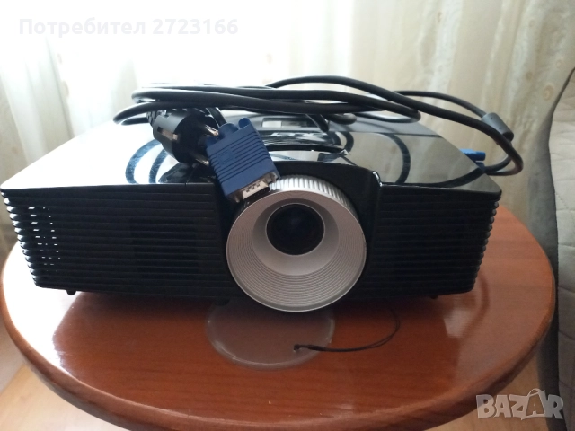 Продавам мултимедиен проектор