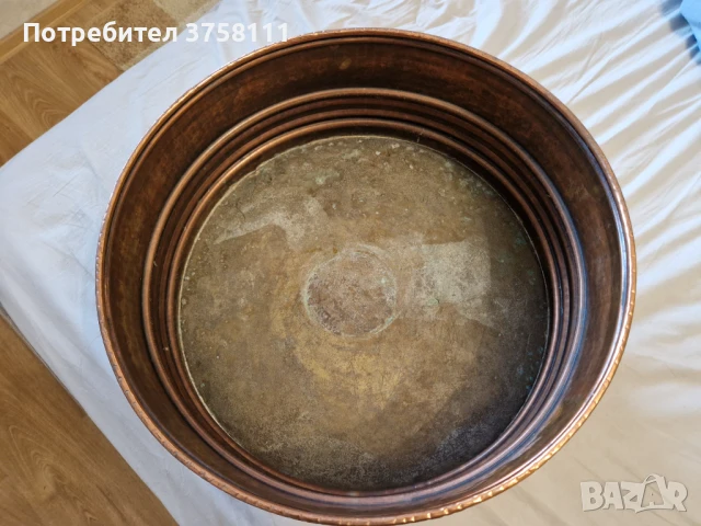 Продавам чисто нова ваза за цветя за под от кована мед и месинг италианско производство., снимка 5 - Стайни растения - 50892126