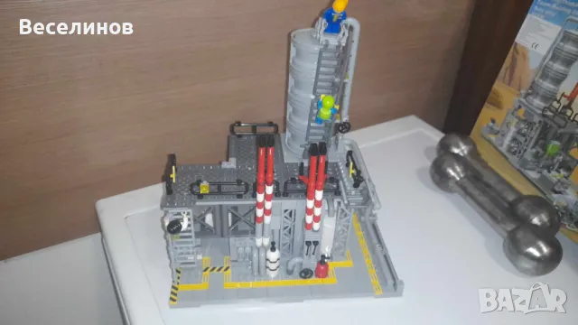 Качествена реплика на LEGO рафинерия                                                          , снимка 1 - Конструктори - 48160119