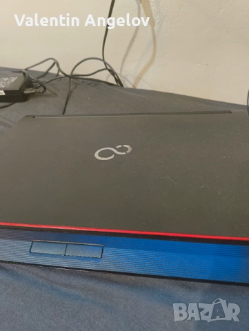 Лаптоп фуджицо 8 гб с зарядно и мишка , снимка 3 - Лаптопи за дома - 53291861