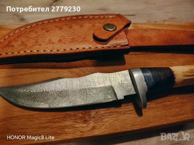 Нож от дамаска стомана.