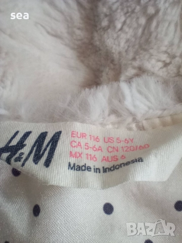 Бяло елече Н&М и шапка мече 5-6 г., снимка 4 - Детски якета и елеци - 52446054