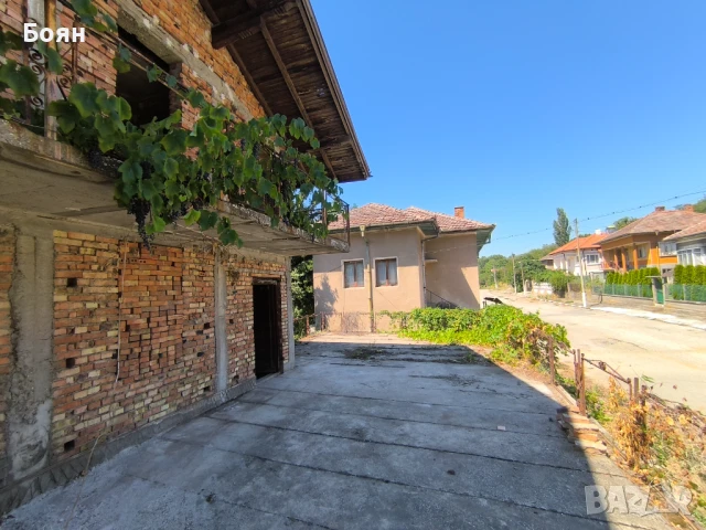 Собственик продава триетажна солидна къща 320 кв.м. в с. Тияновци, област Видин  , снимка 10 - Къщи - 43476121