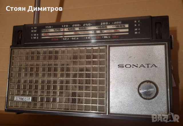 Съветски ретро радиоприемник Соната, снимка 1