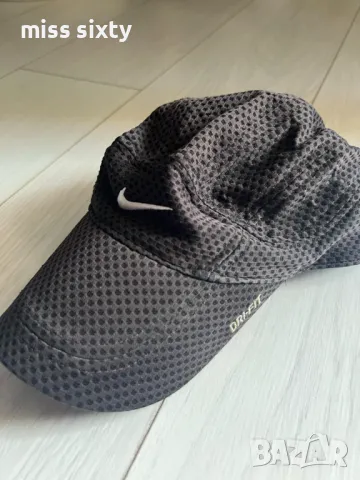 купувам/търся такава шапка Nike, снимка 2 - Шапки - 50362252