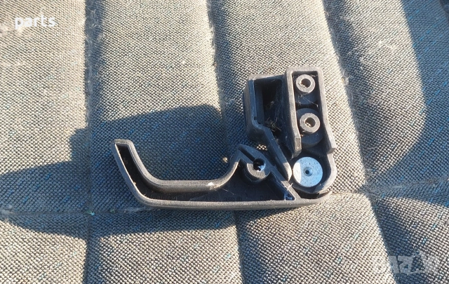 Дръжка Преден Капак VW Пасат 3, снимка 4 - Части - 53761566