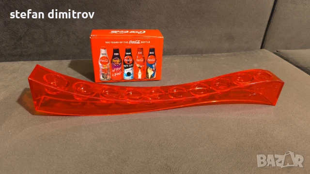 Coca Cola 100 години комплект бутилки, 10 мини алуминиеви бутилки с поставка, снимка 6 - Колекции - 51381112