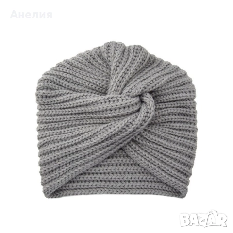 Дамска зимна плетена шапка с усукан възел по средата. , снимка 9 - Шапки - 52657751