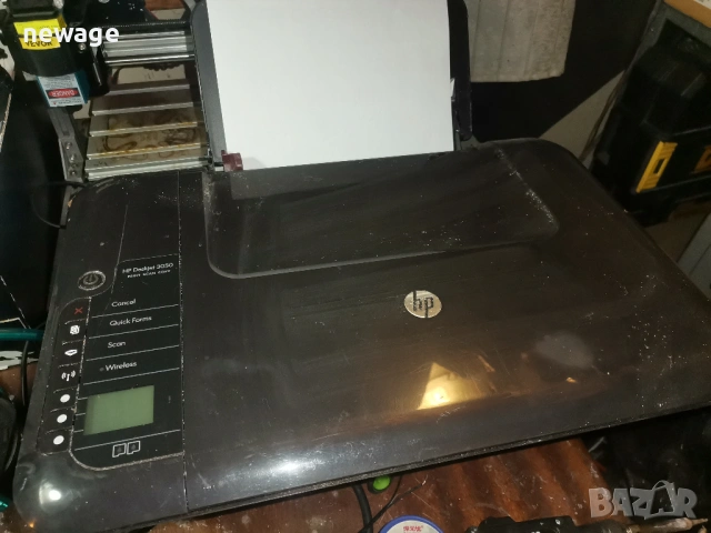 Цветен принтер със сканер HP DeskJet 1050, снимка 2 - Принтери, копири, скенери - 53400128