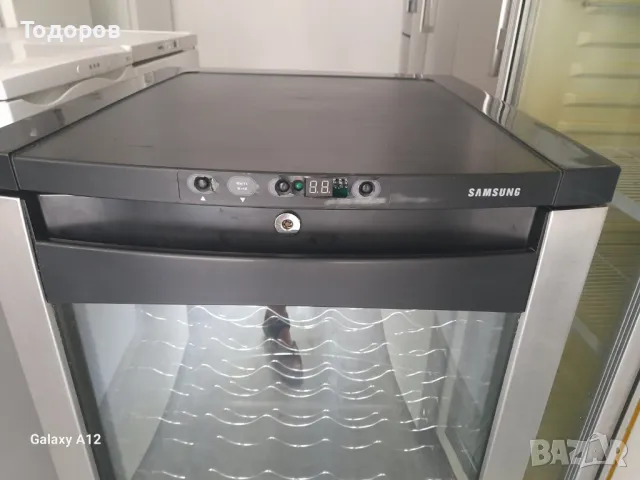 Samsung охладител за вино от неръждаема стомана RW13EBSS2 240V ~ 50hZ , снимка 3 - Витрини - 47134035