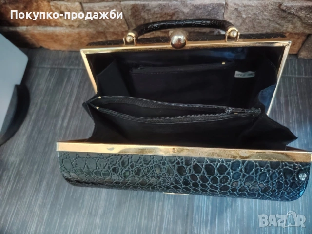 Versace оригинална дамска чанта версаче стара чанта ама лачена, снимка 6 - Чанти - 54169199