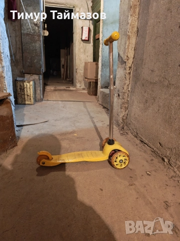 детска тротинетка със светещи колела 