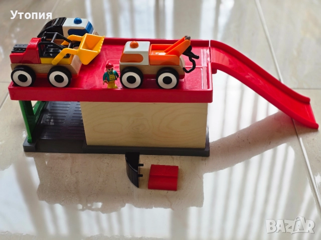IKEA голям игрален сет с гараж/автомивка, снимка 4 - Коли, камиони, мотори, писти - 52554311
