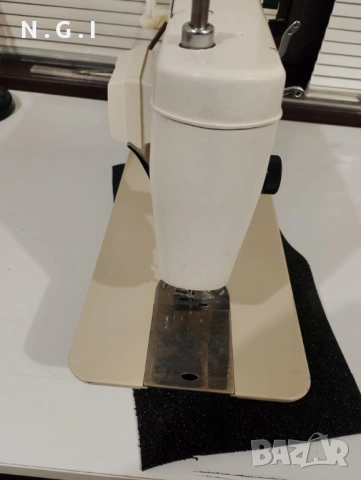 Luchnik-Predom-466 шевна машина-като нова, снимка 5 - Шевни машини - 53289159