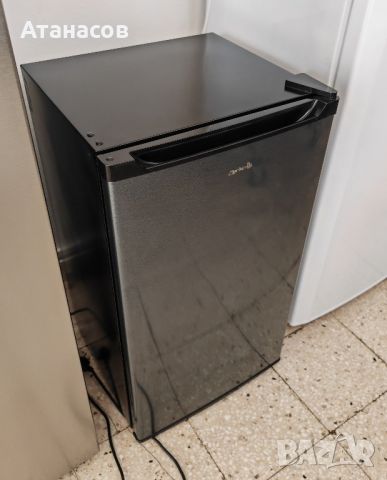 Хладилник ариели 93 литра Arielli малък хладилник с камера в черно,сиво и бяло , снимка 3 - Хладилници - 45745917