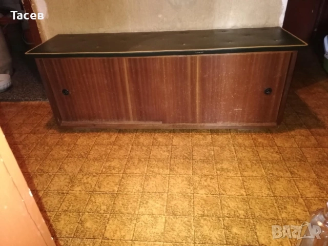 Хоризонтален шкаф за обувки, подходящ и за пейка.