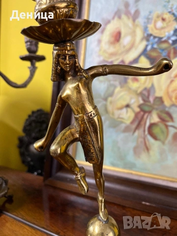 Бронзов / месингов свещник    Египтянка, която балансира върху сфера, поставена върху основа, снимка 6 - Други - 53689141