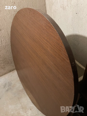 Масивна кръгла маса за беседка, помещение